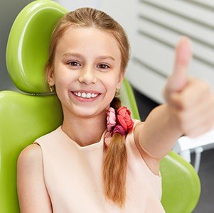 girl doing thumbs up